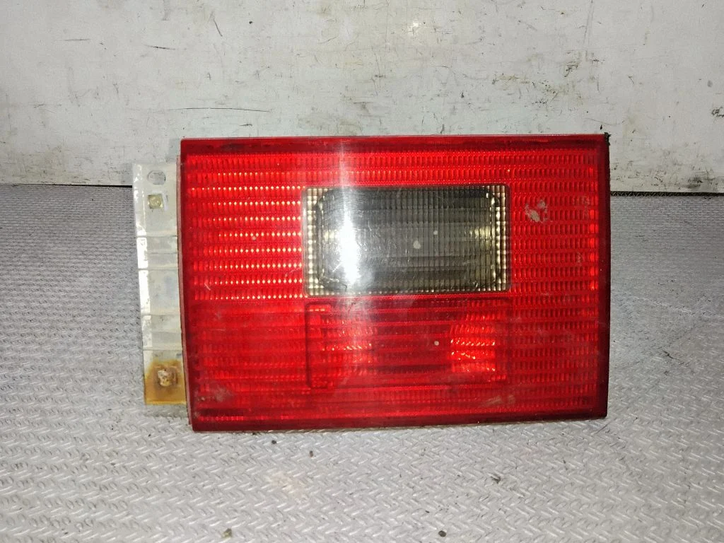 Lampa tylna w klapie – Volkswagen Sharan (2001-2010)