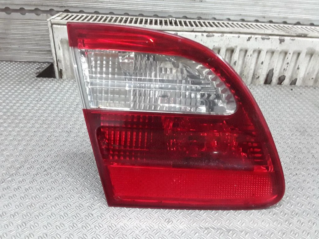 Tailgate rear/tail lights – Mercedes-Benz E-Class W211 (2002-2009)