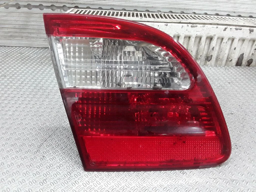 Tailgate rear/tail lights – Mercedes-Benz E-Class W211 (2002-2009)