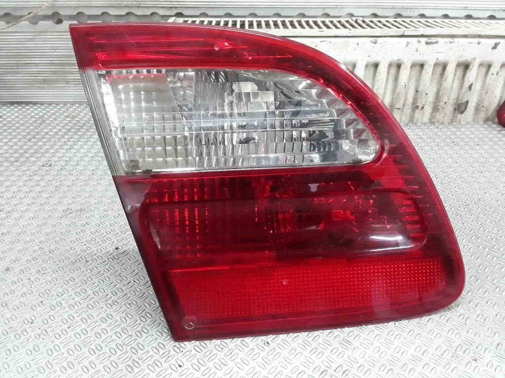 Tailgate rear/tail lights – Mercedes-Benz E-Class W210 (1995-2002)