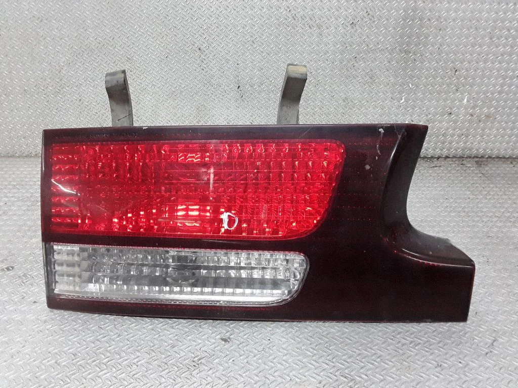 Aizmugurējais lukturis bagāžnieka vākā – Toyota Previa (XR30, XR40) II (2000-2006)