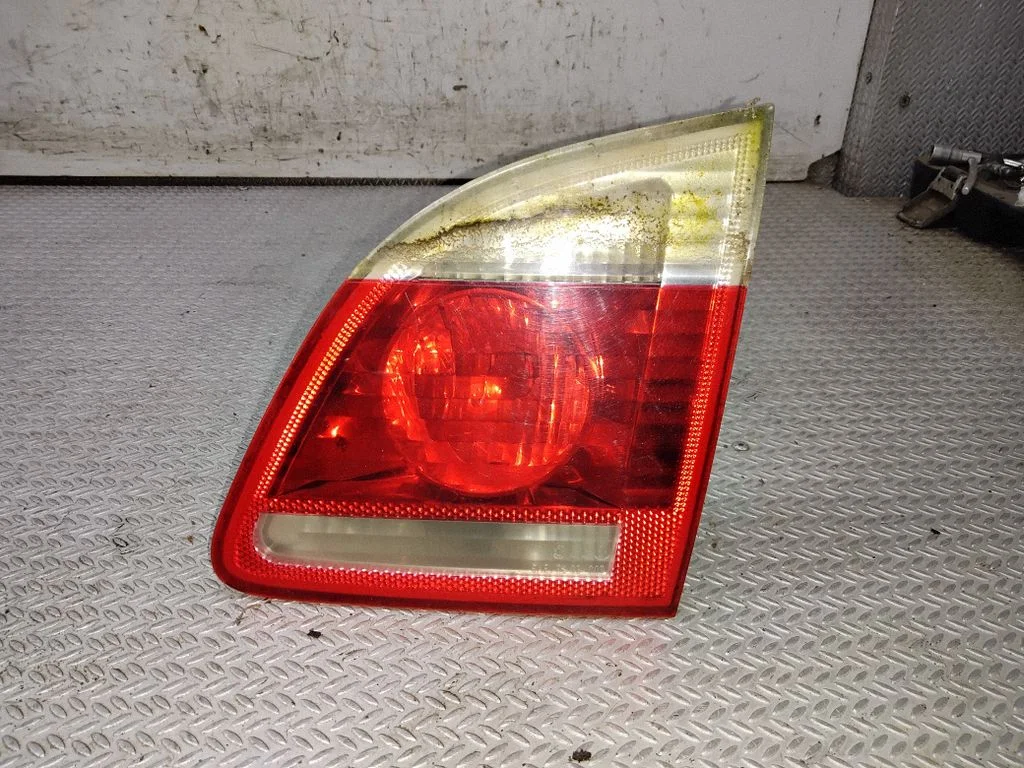 Aizmugurējais lukturis bagāžnieka vākā – BMW 5. sērija E60 E61 (2004-2010)