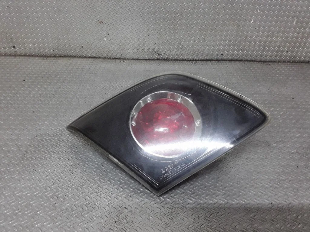 Lampa tylna w klapie – lewa