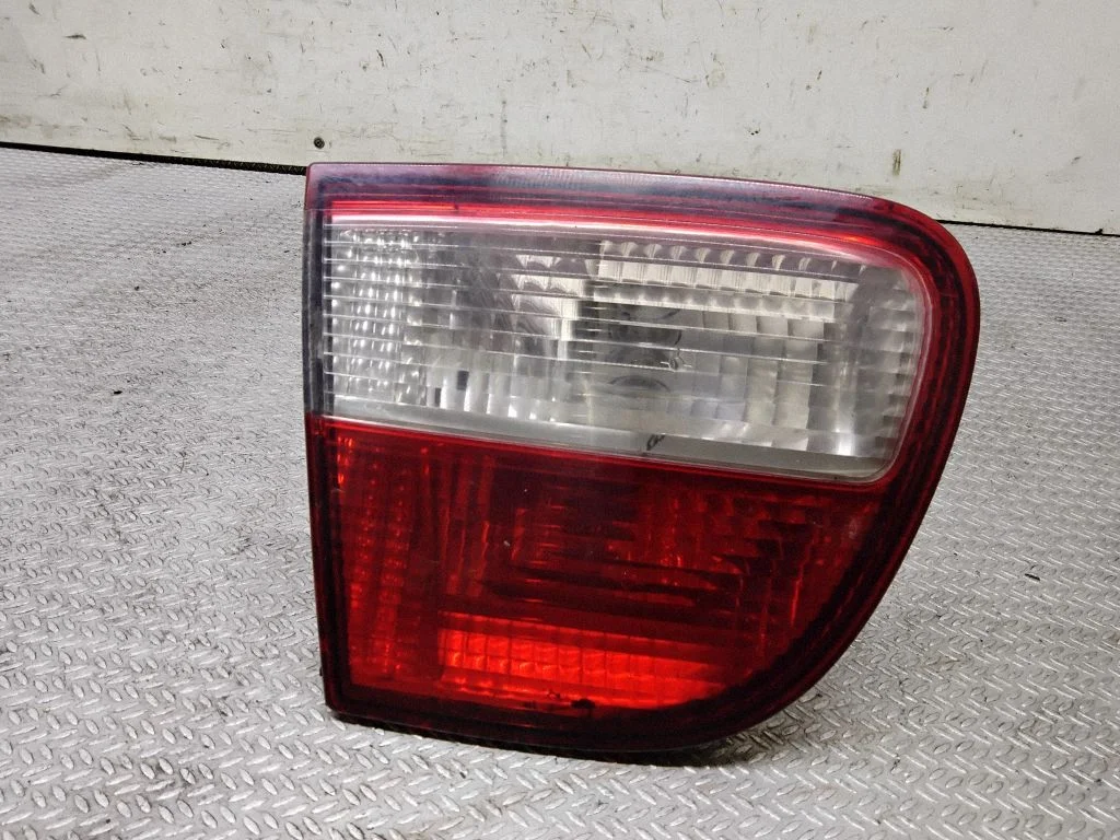 Aizmugurējais lukturis bagāžnieka vākā 1M6945091B
