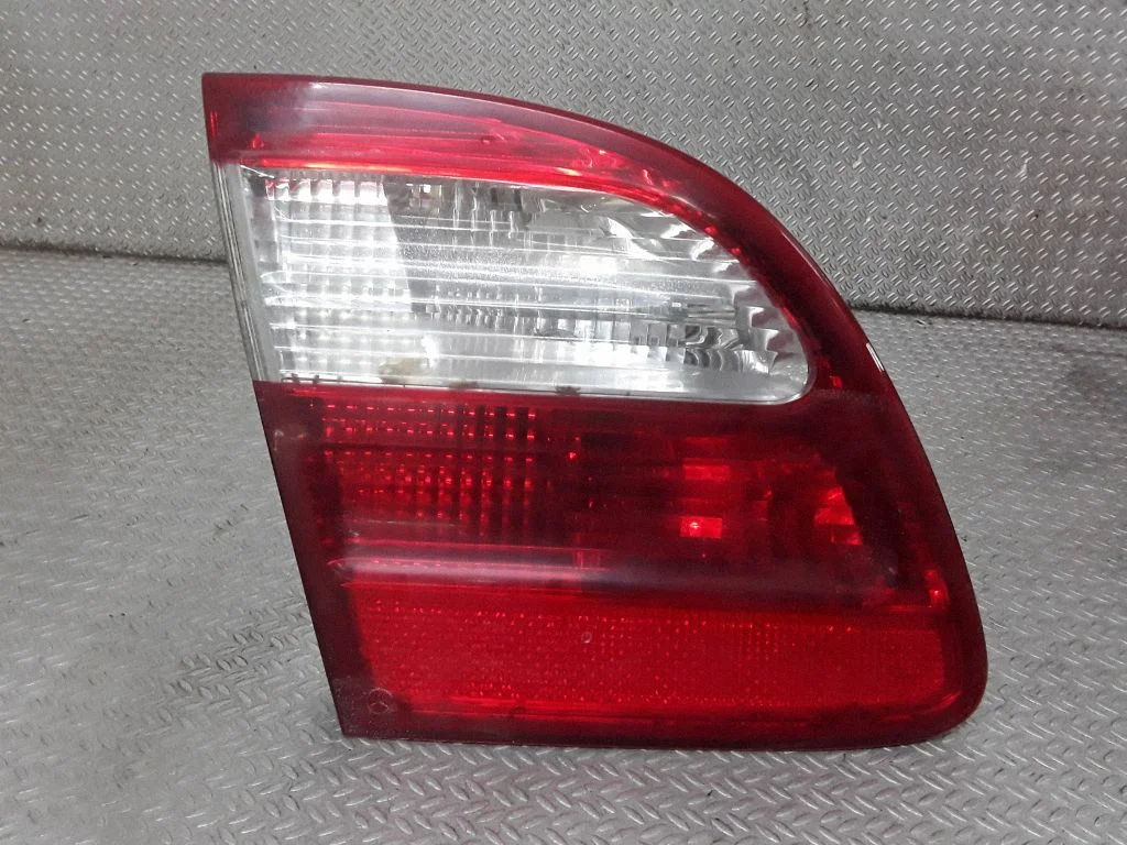 Tailgate rear/tail lights – Mercedes-Benz E-Class W211 (2002-2009)