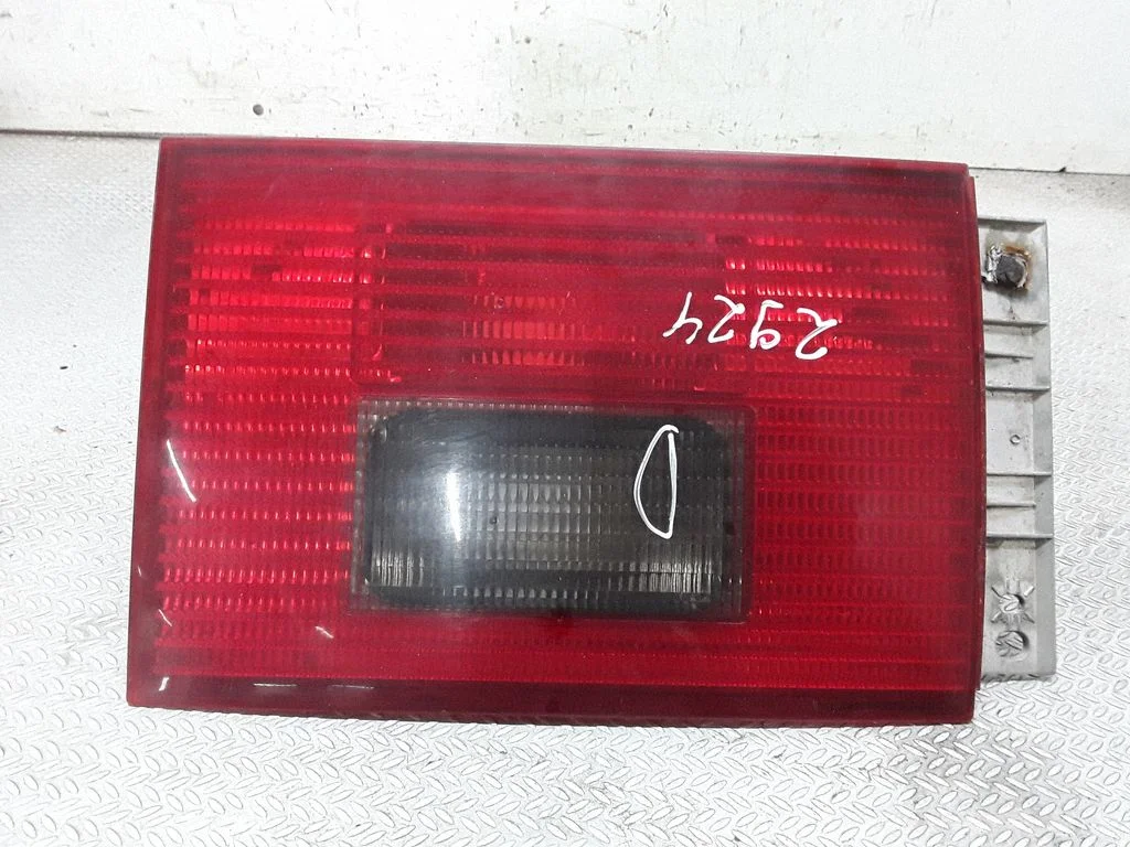 Lampa tylna w klapie – Volkswagen Sharan (2001-2010)