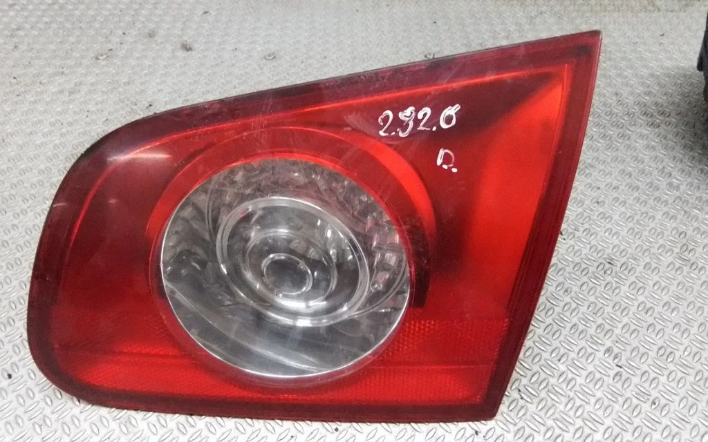 Lampa tylna w klapie 27448002