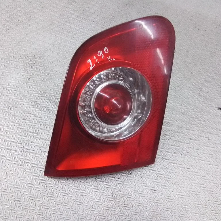 Tailgate rear/tail lights – Volkswagen Passat B6 (2005-2010)
