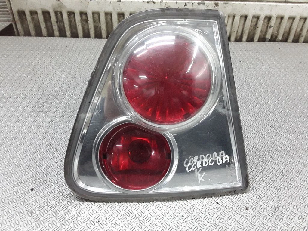 Aizmugurējais lukturis bagāžnieka vākā – Seat Cordoba (6K) (1999-2002)