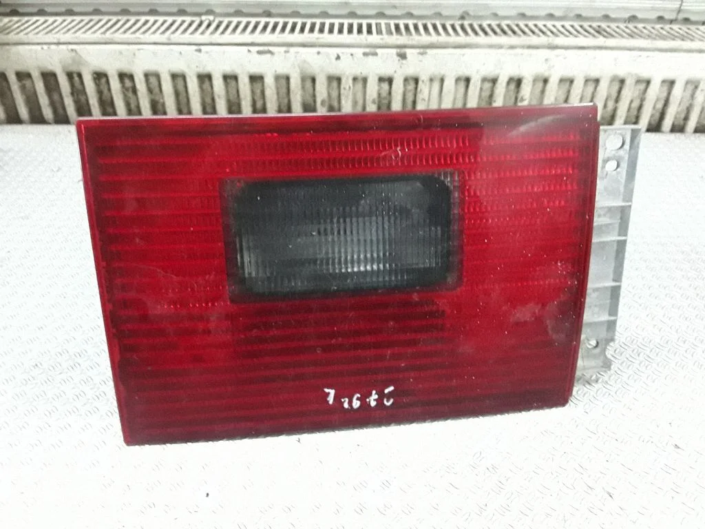 Lampa tylna w klapie 964539