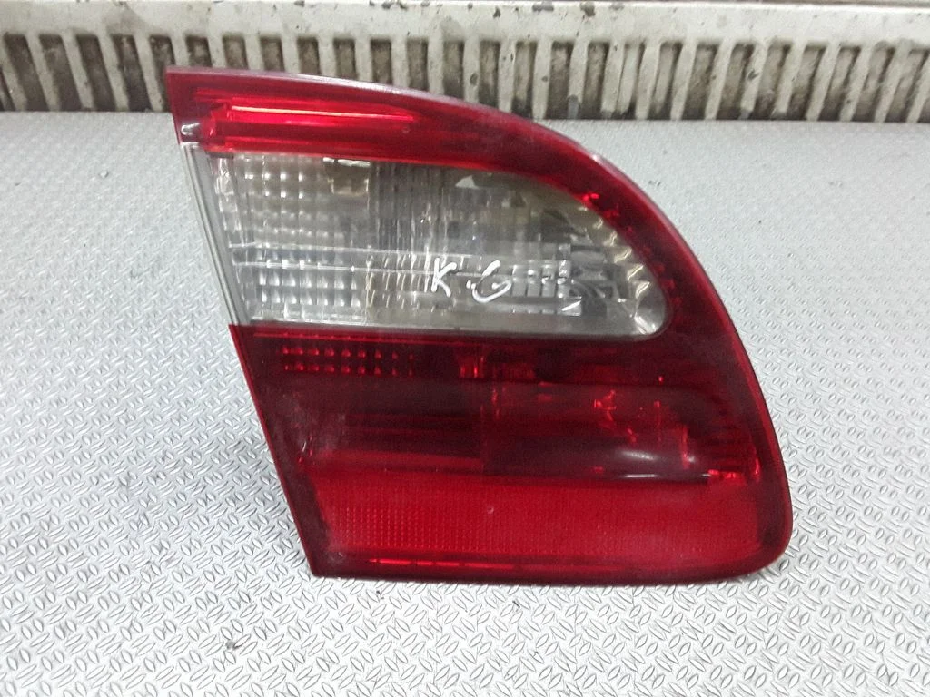 Tailgate rear/tail lights – Mercedes-Benz E-Class W211 (2002-2009)