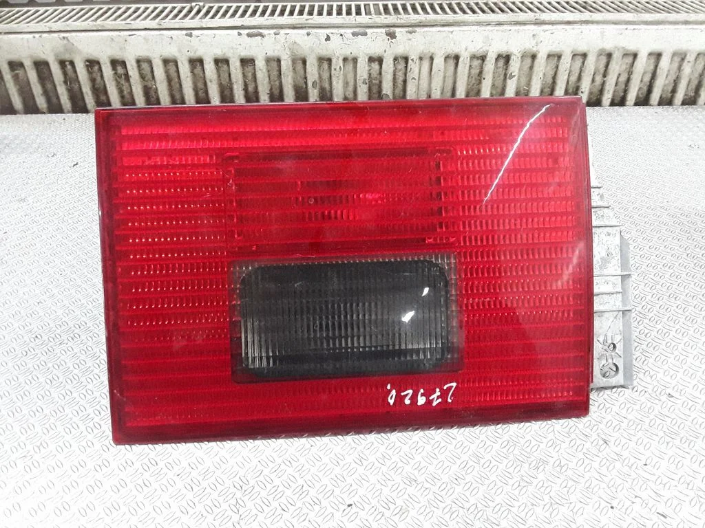 Lampa tylna w klapie 964540