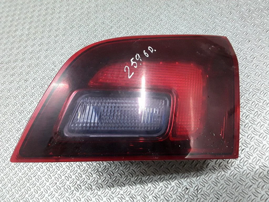 Lampa tylna w klapie 495056087