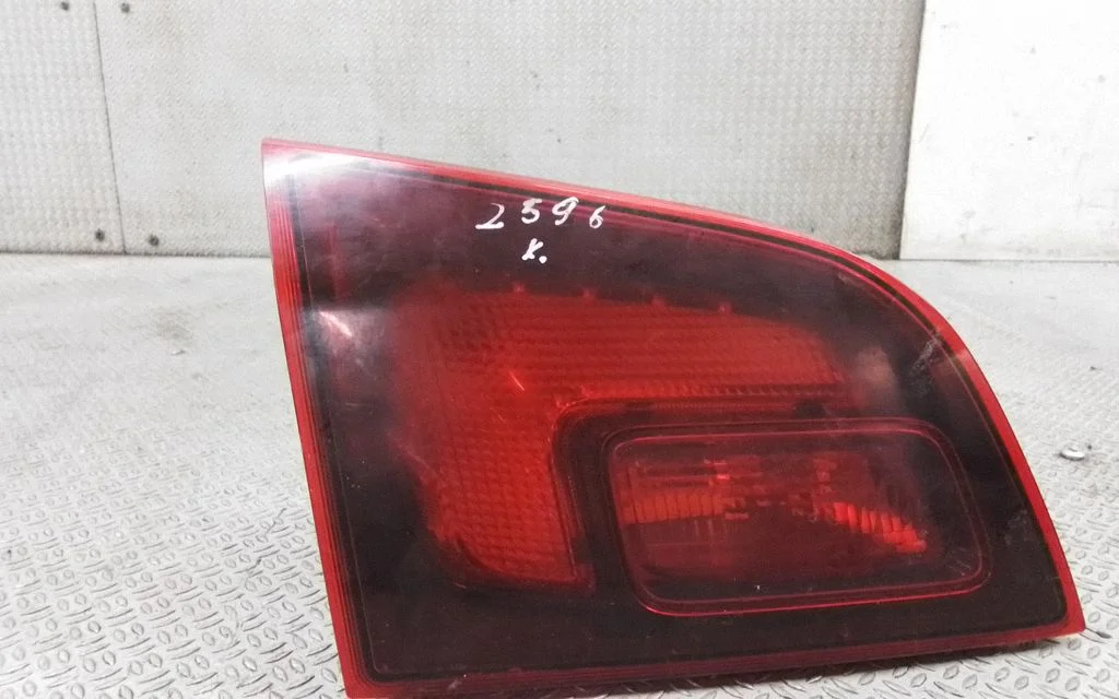 Lampa tylna w klapie LH13314054