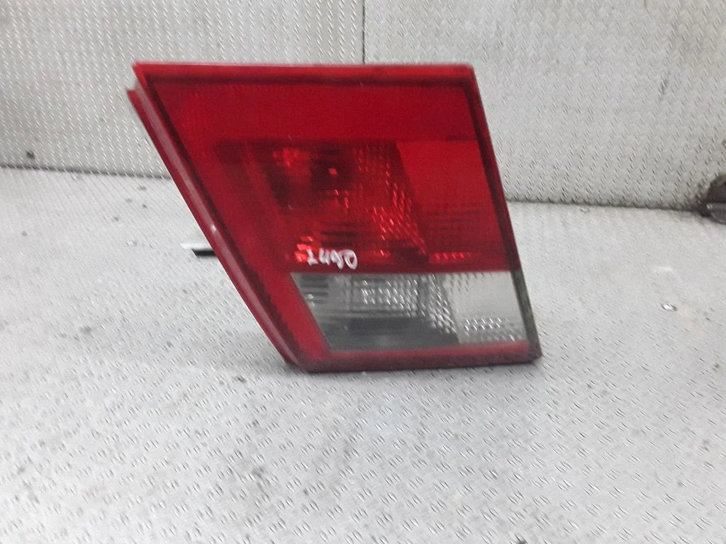 Lampa tylna w klapie – lewa