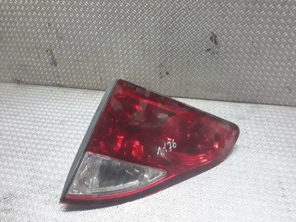 Lampa tylna w klapie – prawa