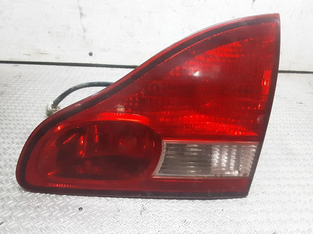 Lampa tylna w klapie – prawa