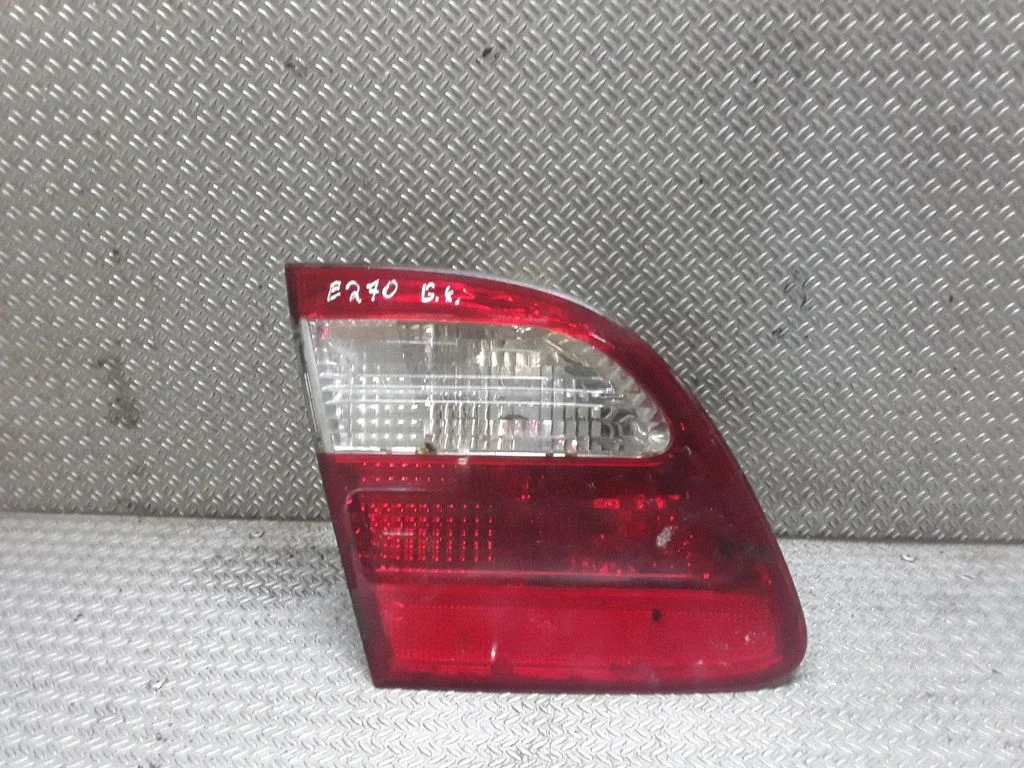 Tailgate rear/tail lights – Mercedes-Benz E-Class W211 (2002-2009)