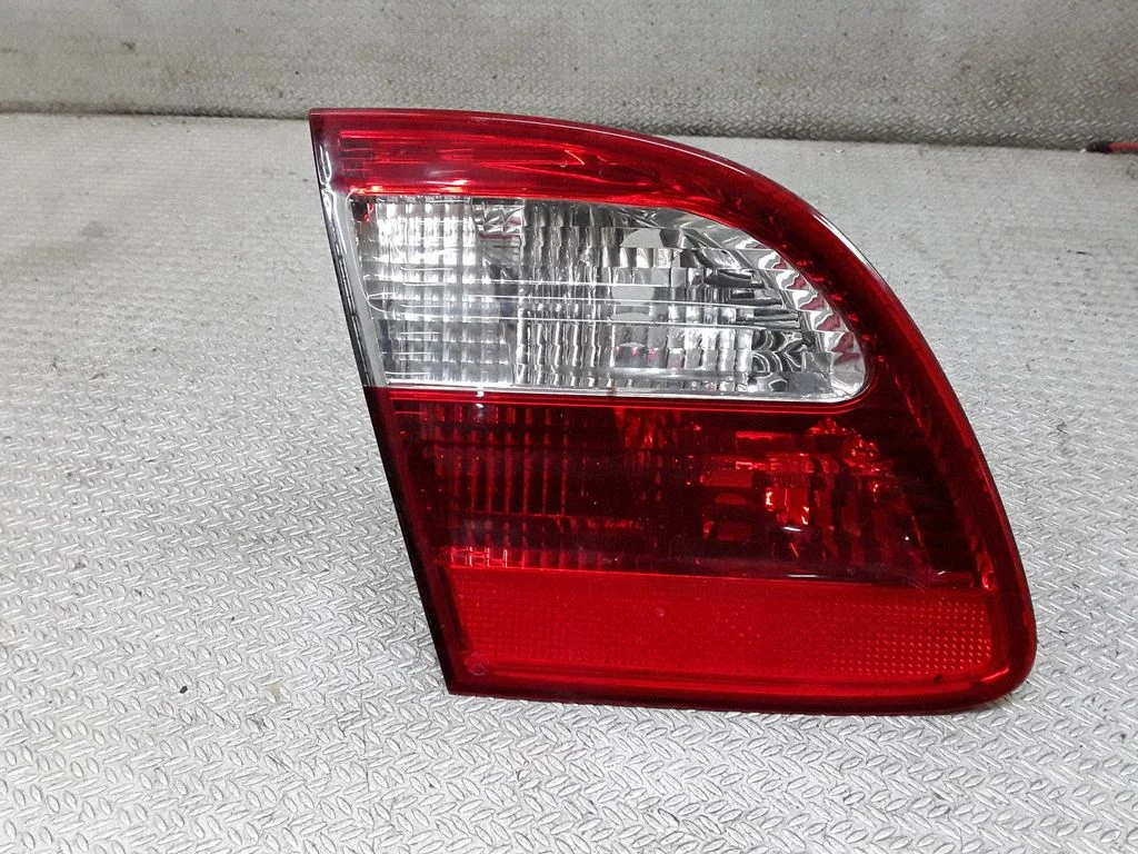 Tailgate rear/tail lights – Mercedes-Benz E-Class W211 (2002-2009)