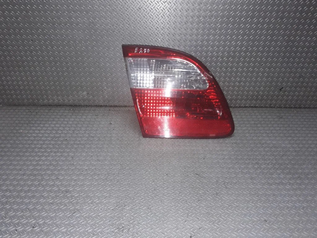 Tailgate rear/tail lights – Mercedes-Benz E-Class W211 (2002-2009)