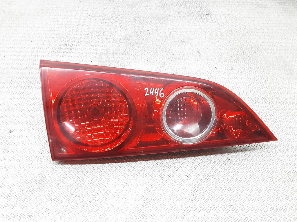 Lampa tylna w klapie – lewa