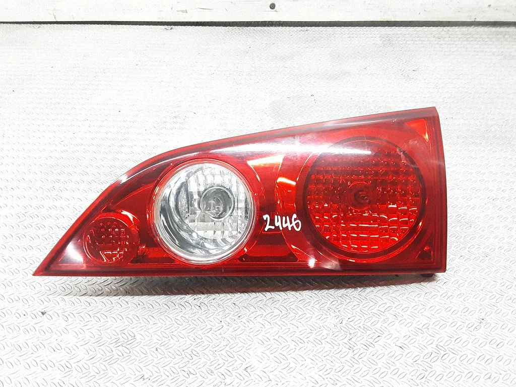 Lampa tylna w klapie – prawa
