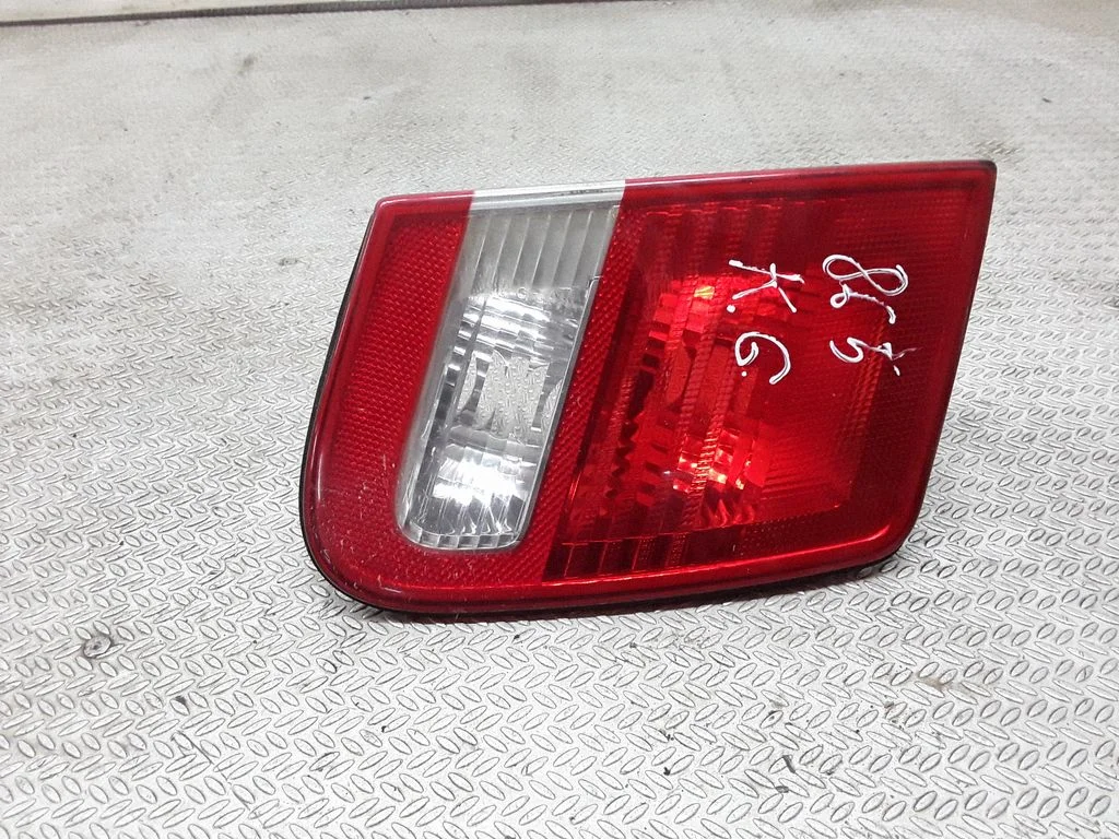 Lampa tylna w klapie – lewa