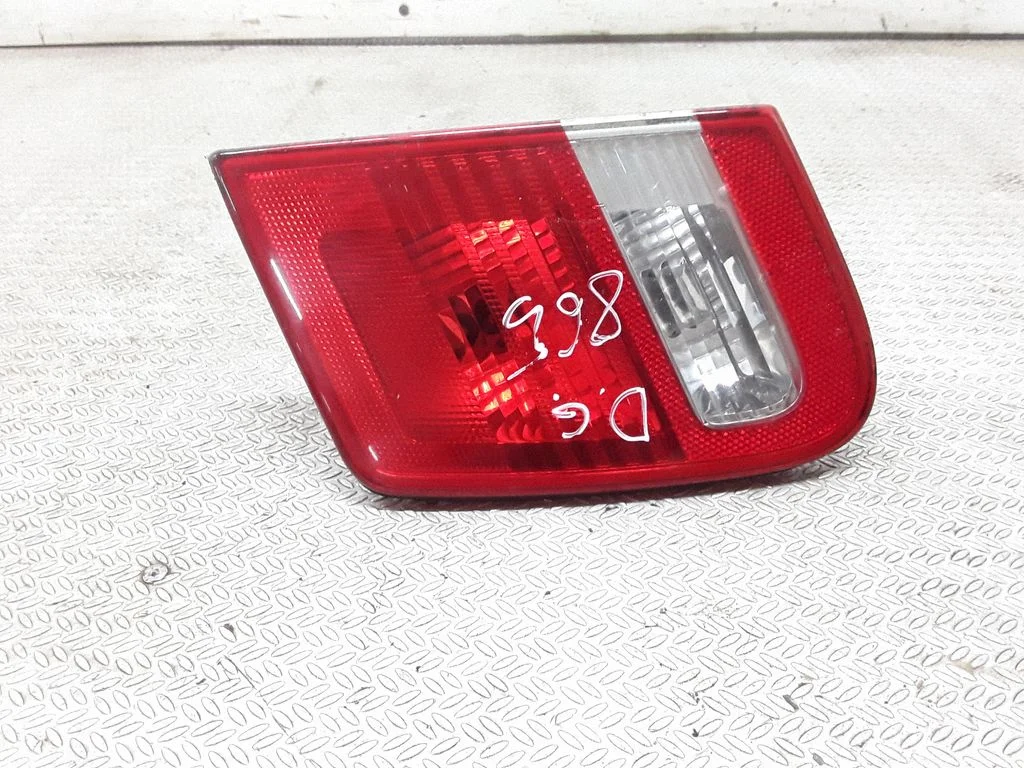 Lampa tylna w klapie – prawa