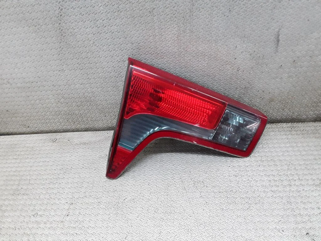 Lampa tylna w klapie – lewa