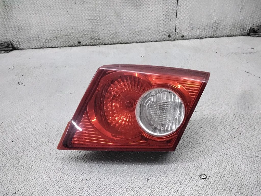 Lampa tylna w klapie – prawa