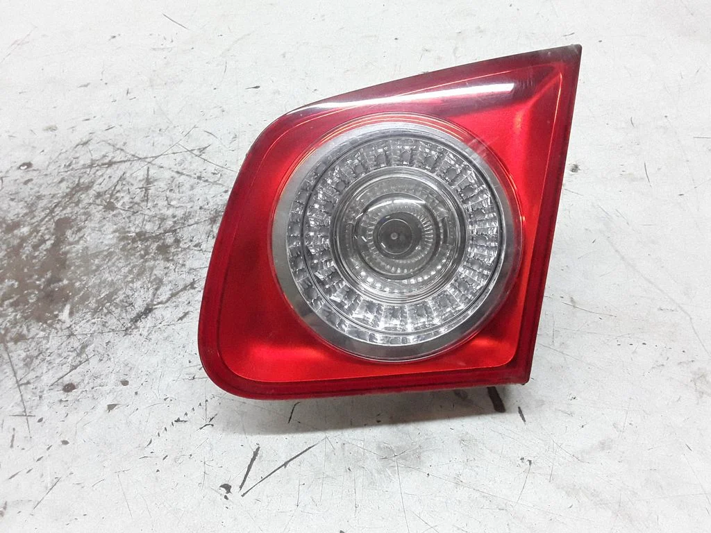 Lampa tylna w klapie 983152
