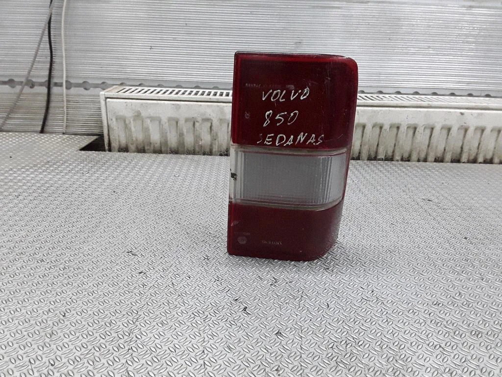 Aizmugurējais lukturis bagāžnieka vākā 9133041