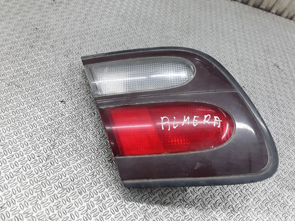 Tailgate rear/tail lights – Nissan Almera (1995-2000)