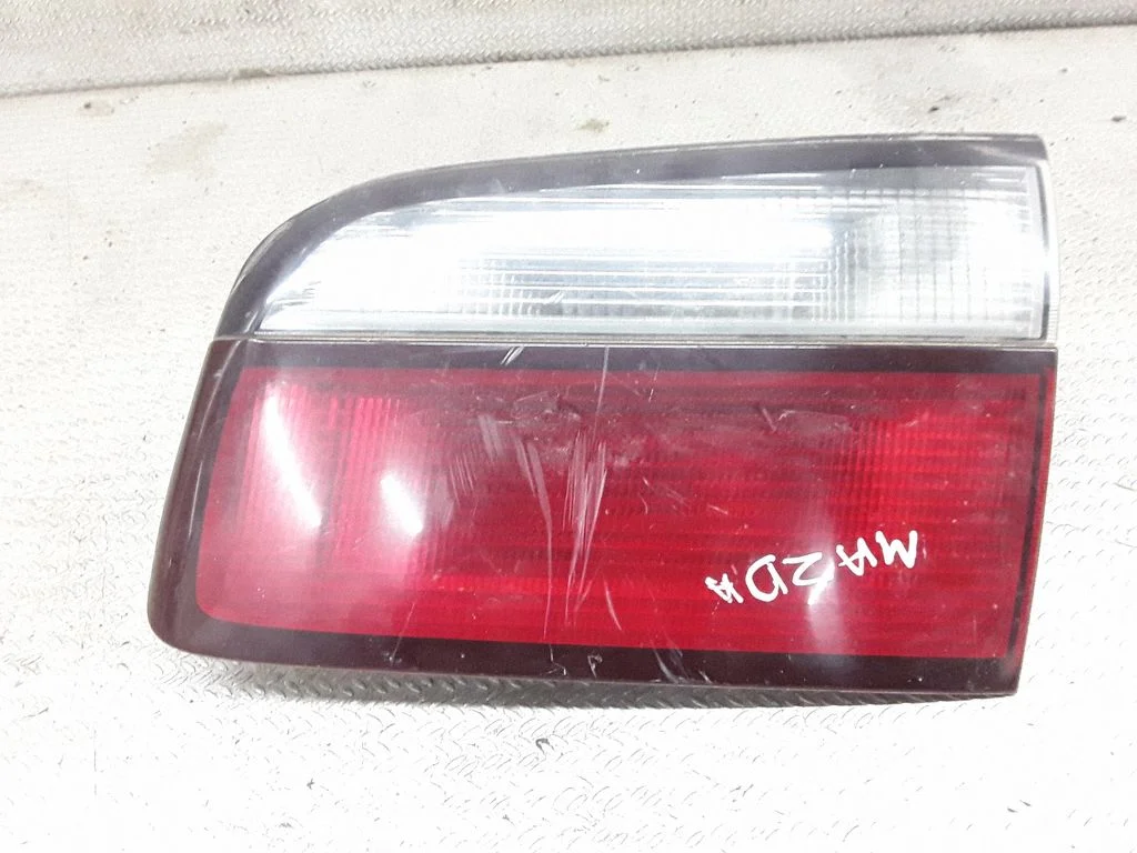 Lampa tylna w klapie – prawa