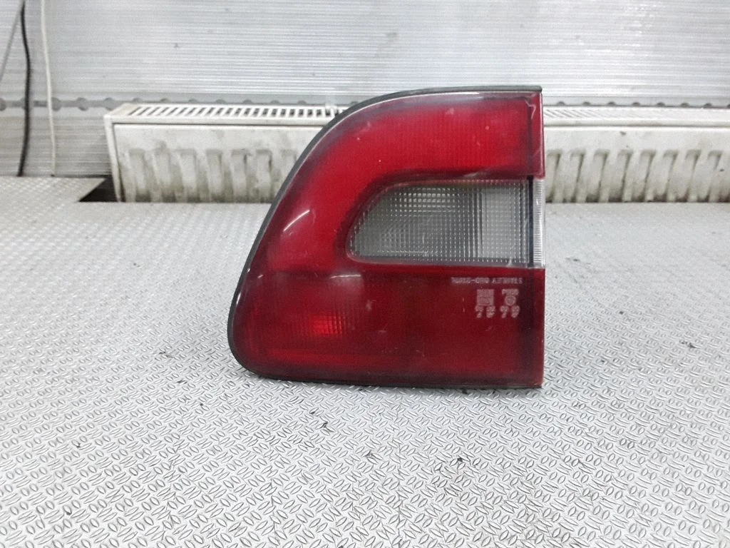 Lampa tylna w klapie 0432142 – Suzuki Esteem Baleno (1995-2001)