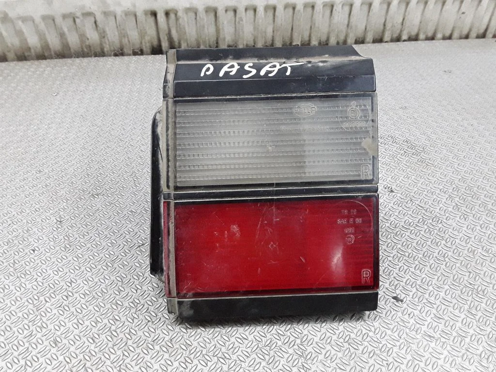 Tailgate rear/tail lights – Volkswagen Passat B3 (1988-1993)