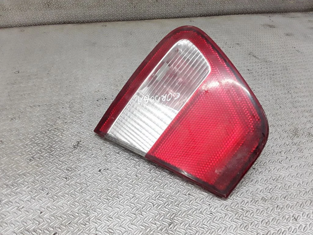 Aizmugurējais lukturis bagāžnieka vākā – Seat Cordoba (6K) (1999-2002)