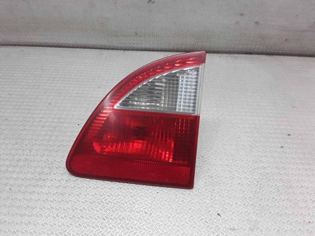 Lampa tylna w klapie – prawa