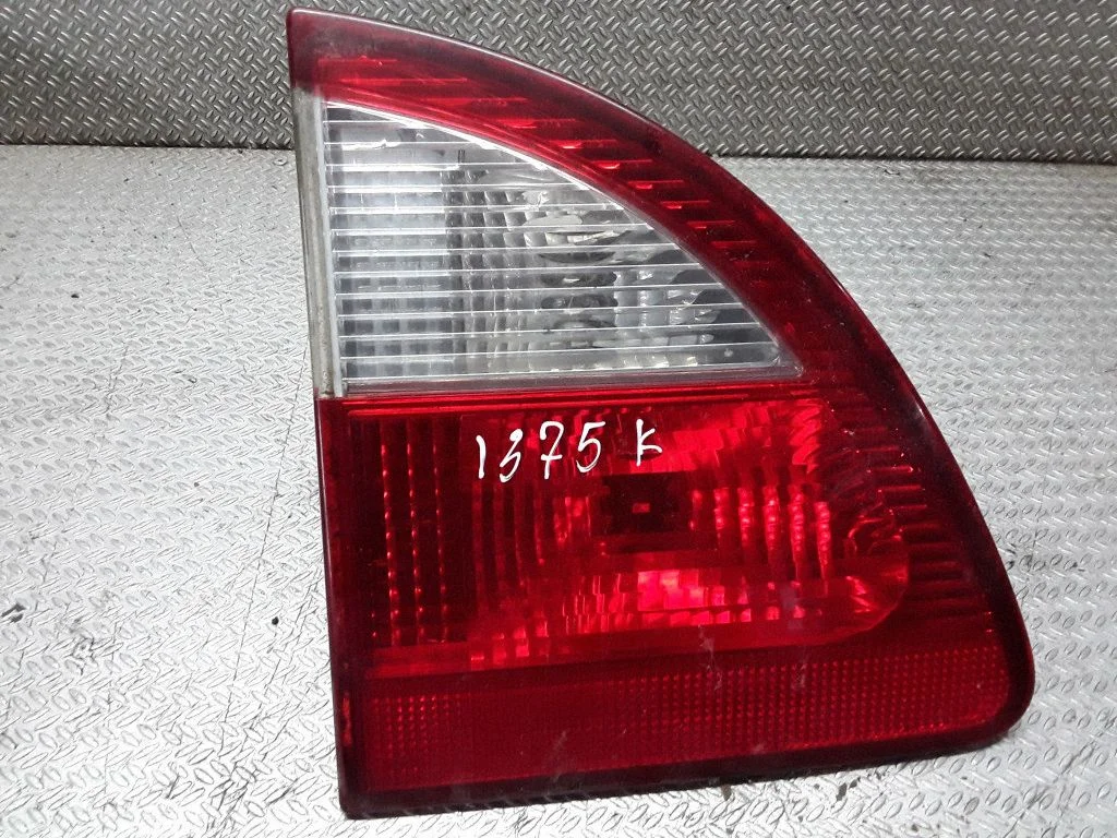 Aizmugurējais lukturis bagāžnieka vākā 7M5945093B