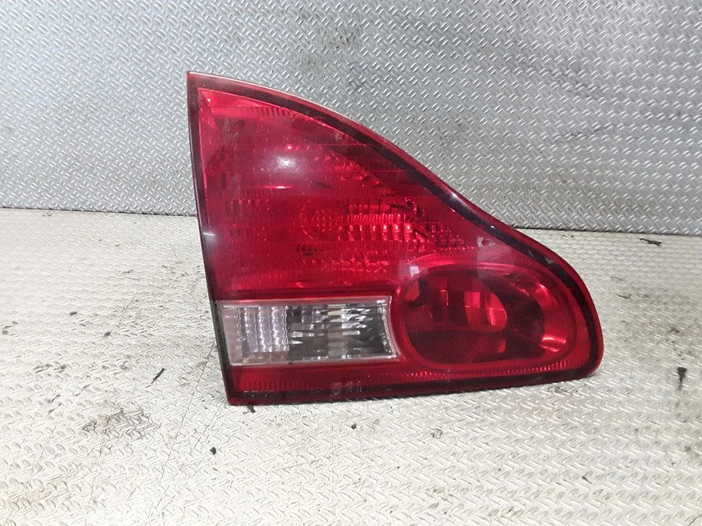 Lampa tylna w klapie – lewa