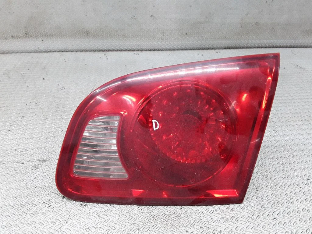 Lampa tylna w klapie – prawa
