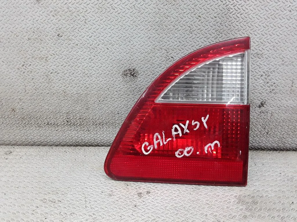 Lampa tylna w klapie – prawa