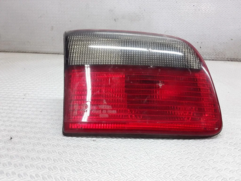Aizmugurējais lukturis bagāžnieka vākā – Opel Omega B1 (1994-1999)