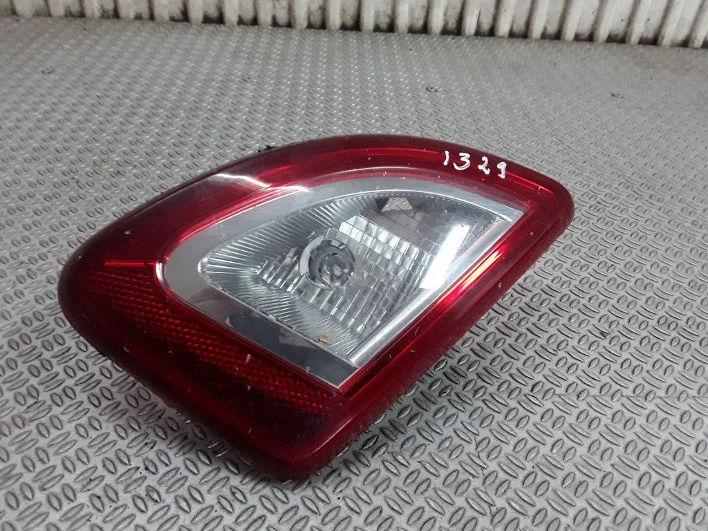 Aizmugurējais lukturis bagāžnieka vākā – Renault Twingo II (2007-2014), labā