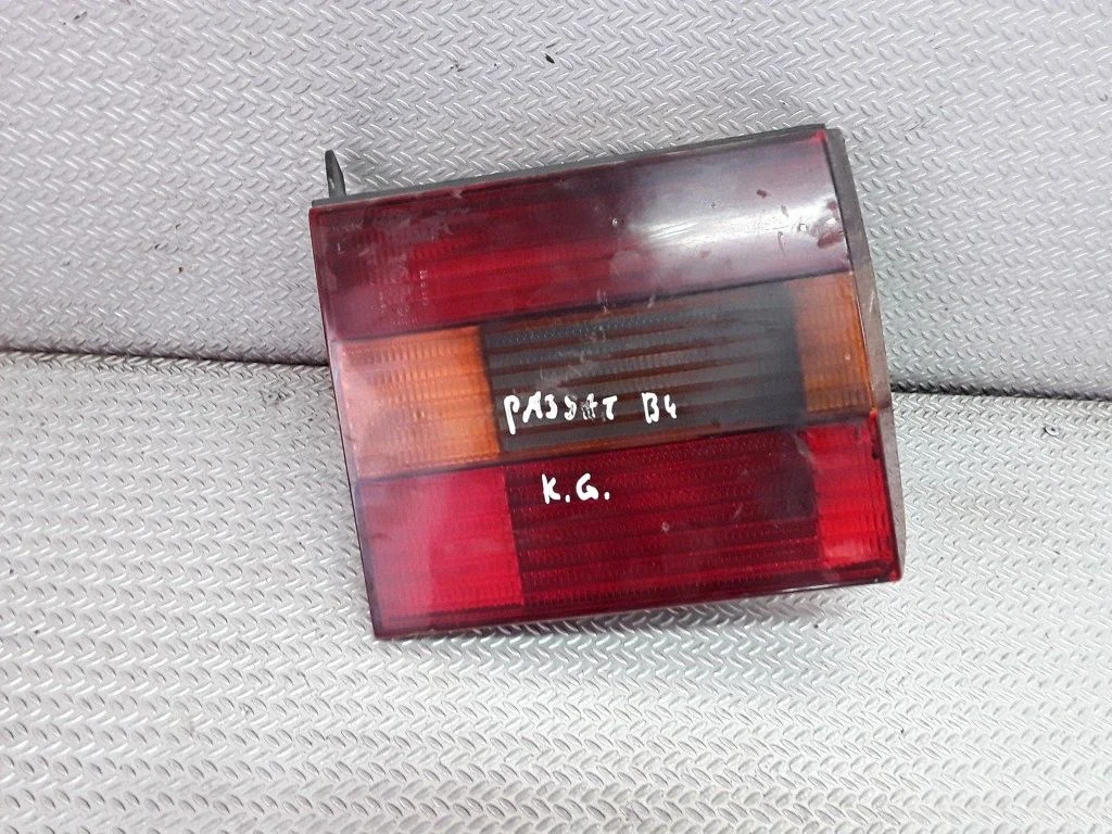 Tailgate rear/tail lights – Volkswagen Passat B4 (1994-1996)