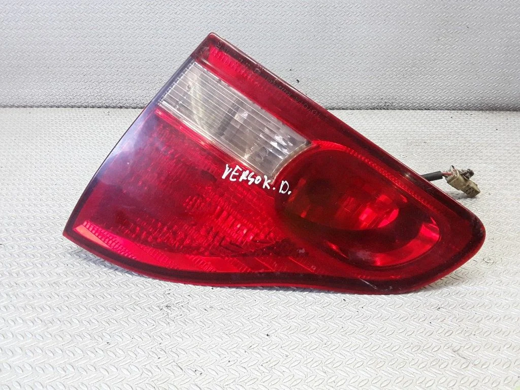 Lampa tylna w klapie – prawa