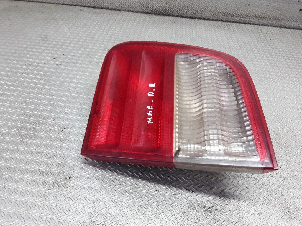 Lampa tylna w klapie A2108206064