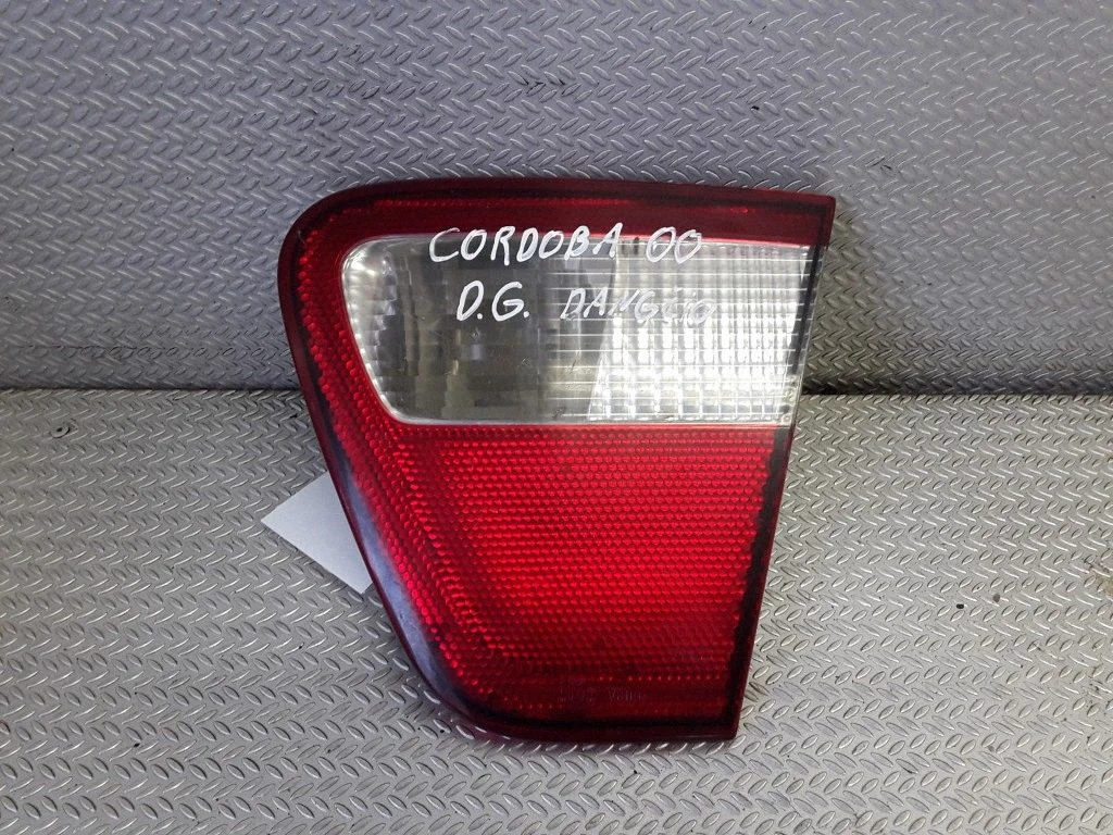 Aizmugurējais lukturis bagāžnieka vākā – Seat Cordoba (6K) (1999-2002)