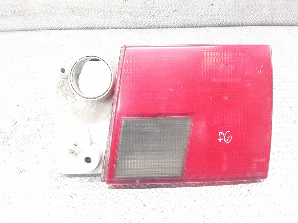 Aizmugurējais lukturis bagāžnieka vākā 4A0945094E