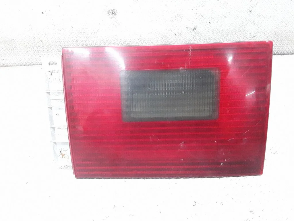 Lampa tylna w klapie – Volkswagen Sharan (2001-2010)